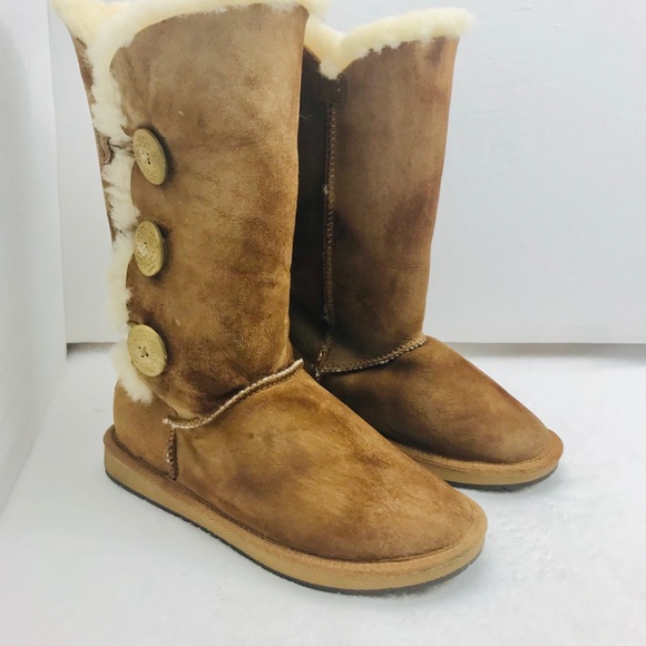 UGG Australia Boots - Picture 2 of 11